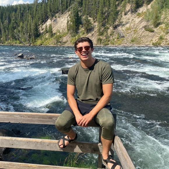 Meet your Posher, Cris - Picture 3 of 3